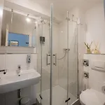 Appartement Come4stay - Holzheim I Modern I Wlan I Kueche I Parkplatz I Smarttv Mit Netflix