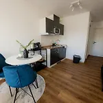 *c4s* City Queensize Bett 2 Personen 4k Smart Tv Netflix Wifi Küche Dusche Wc Smart Check In Parkplatz Apartamento *