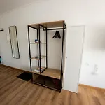 *c4s* City Queensize Bett 2 Personen 4k Smart Tv Netflix Wifi Küche Dusche Wc Smart Check In Parkplatz * Passau