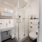 Come4stay - Holzheim I Modern I Wlan I Kueche I Parkplatz I Smarttv Mit Netflix Appartement *