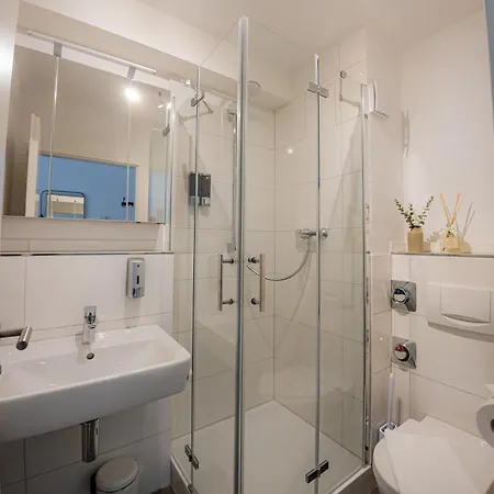 Apartment Come4stay - Holzheim I Modern I Wlan I Kueche I Parkplatz I Smarttv Mit Netflix