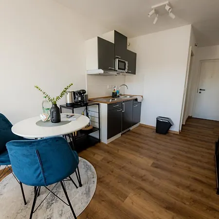 Come4stay - Holzheim I Modern I Wlan I Kueche I Parkplatz I Smarttv Mit Netflix Appartement *