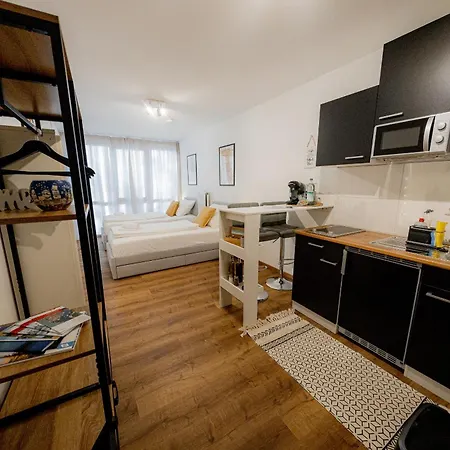 Come4stay - Holzheim I Modern I Wlan I Kueche I Parkplatz I Smarttv Mit Netflix * パッサウ