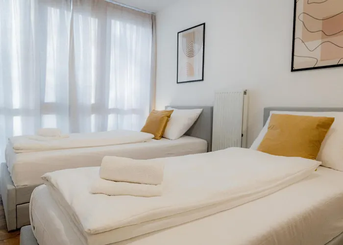 Come4stay - Holzheim I Modern I Wlan I Kueche I Parkplatz I Smarttv Mit Netflix Πασάου
